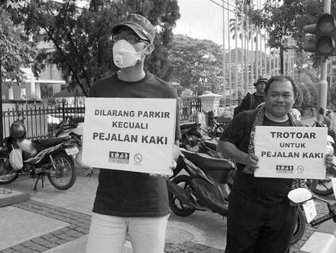 Aksi Koalisi Pejalan Kaki (Foto: VIVAnews/Ikhwan Yanuar)